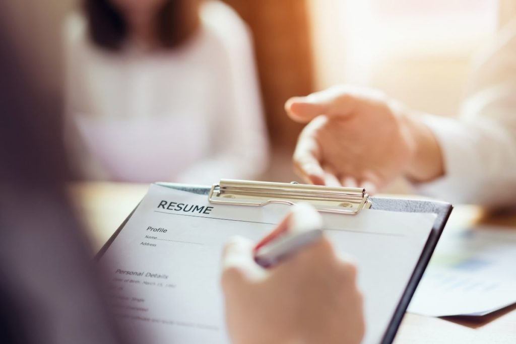 Do You Need A Resume Writer? 2 Not Confident About Your Resume